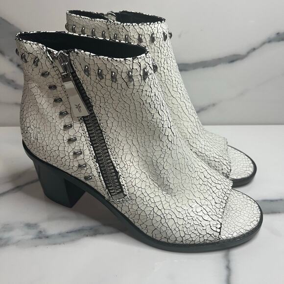 Frye NWOB Wmn's White Black Crackle Leather Peep Toe Brielle Rebel Booties Sz 7 - Picture 1 of 7